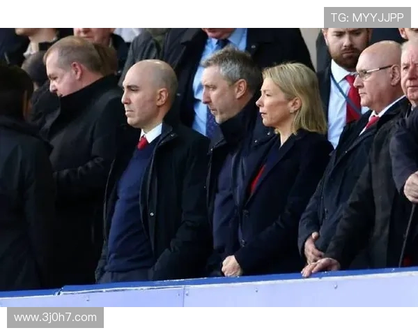 拉特克利夫抵达卡灵顿训练基地与阿莫林展开重要会谈